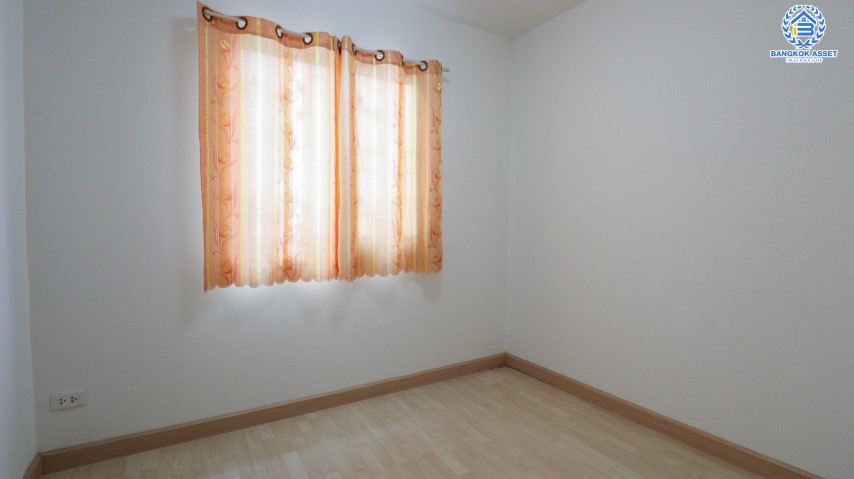 *****ทาวน์เฮ้าส์มือสองย่านกรุงเทพมหานคร ม.เดอะคอนเนค ดอนเมือง-เทิดราชัน บนเนื้อที่ 18.7 ตร.ว. ฟังก์ชัน 3 ห้องนอน 2 ห้องน้ำ 1 ที่จอดรถ บ้านสวย ทำเลดี เดินทางสะดวก ใกล้ ม.รังสิต, รถไฟฟ้าสายสีแดง "สถานีดอนเมือง" และทางด่วนศรีสมาน จองด่วนเลย!